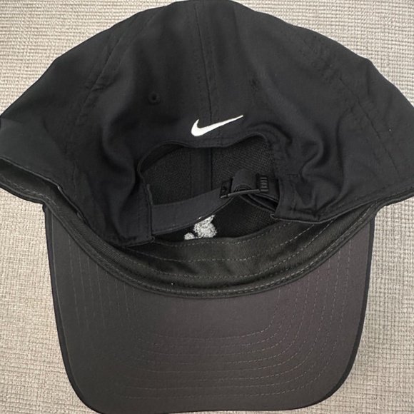 Disney Mickey hat - Picture 2 of 3